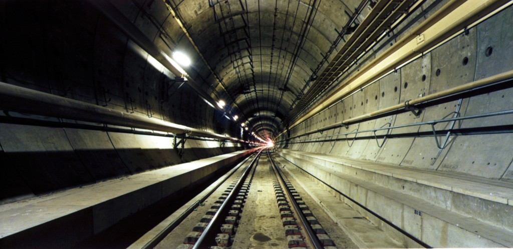 какие преимущества имеет нержавейка для подводных железнодорожных туннелей