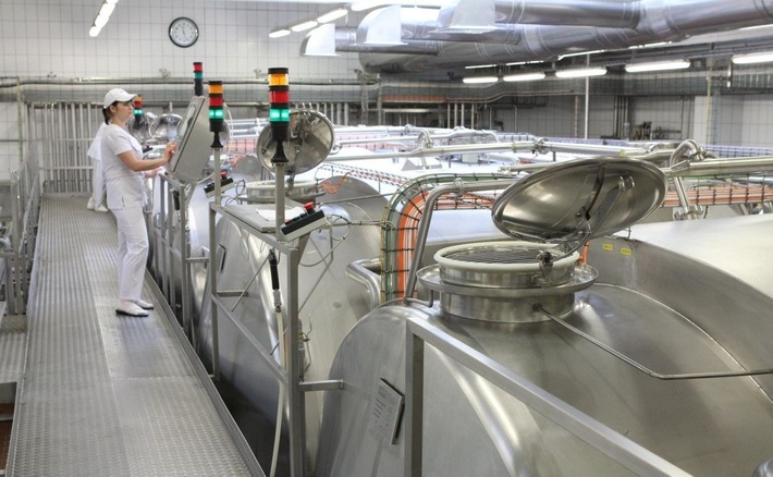 оборудование из нержавеющей стали в молочной промышленности